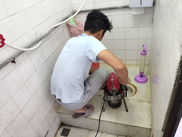 山根镇肥皂掉到马桶里把马桶堵住了怎么办？马桶堵住了怎么办