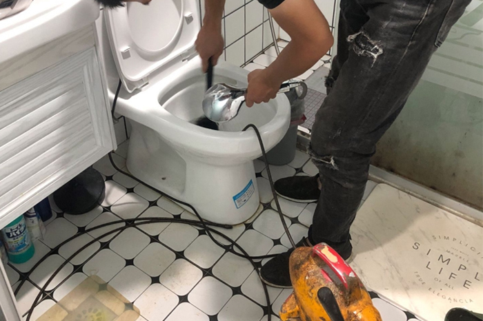 山根镇马桶堵塞自己疏通还是找师傅?专业上门服务让你省时更省心